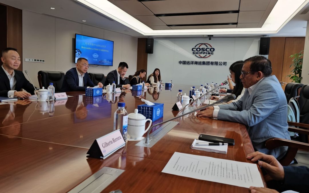PERIODISTAS MEXICANOS VISITAN LA NAVIERA COSCO SHIPPING EN SHANGHÁI