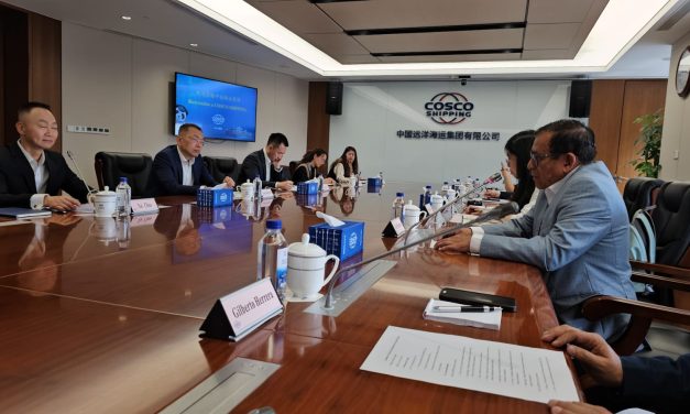 PERIODISTAS MEXICANOS VISITAN LA NAVIERA COSCO SHIPPING EN SHANGHÁI