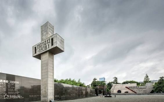 TESTIMONIO DE RESILIENCIA Y PAZ MUNDIAL: PERIODISTAS DE LA FRANJA Y LA RUTA VISITAN EL EMBLEMÁTICO MEMORIAL DE LA MASACRE DE NANJING